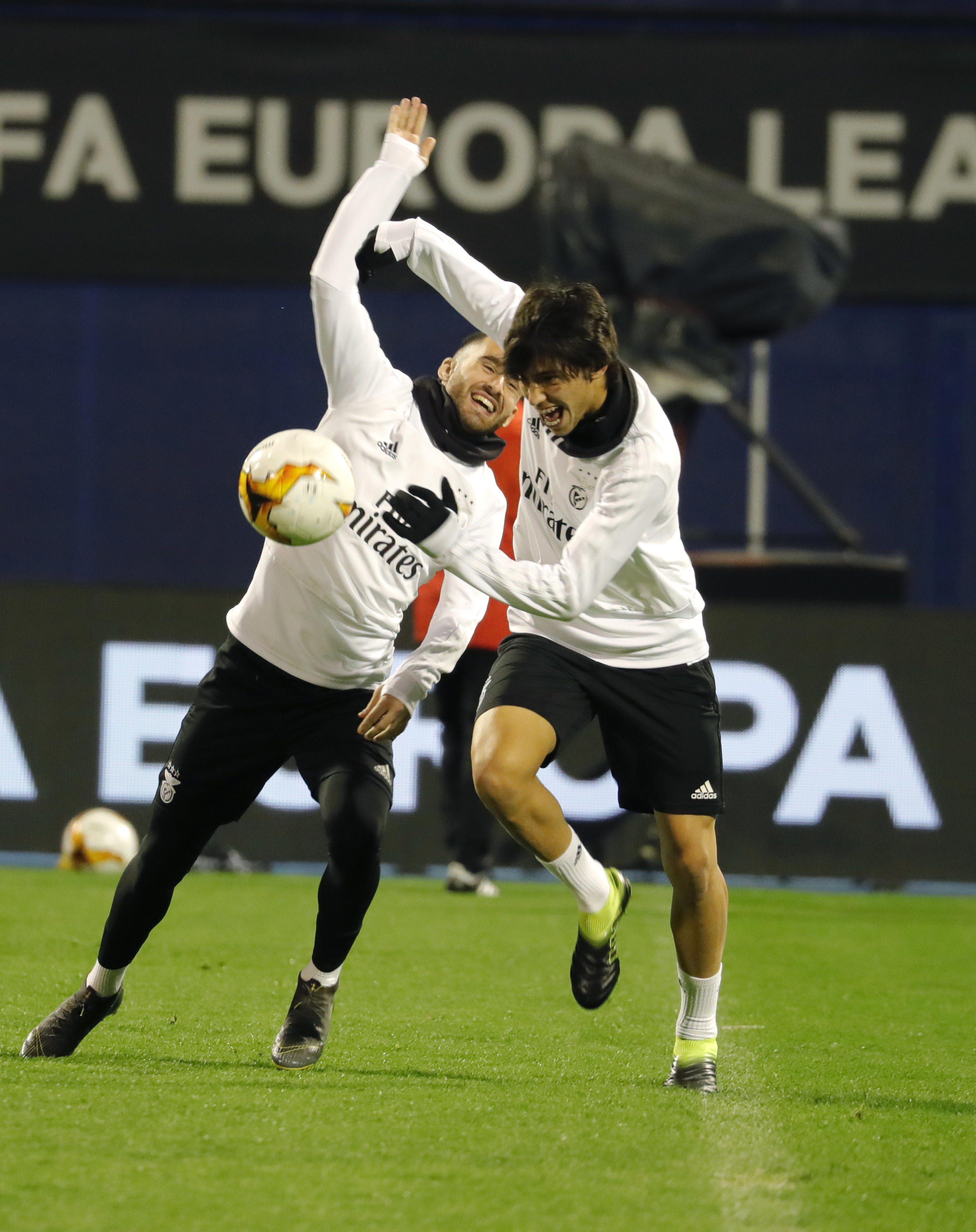 爱游戏体育-本菲卡调整名单备战NBA总决赛赛前密尔沃基雄鹿备战中超，比利亚雷亚尔清晨迎来里程碑瞬间刷屏 